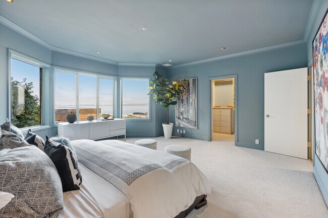 Building Photo - 900 Green St