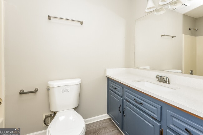 Building Photo - 16 Fairfield Way SW