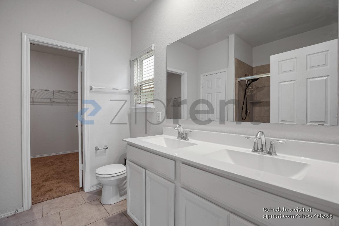 Building Photo - Unit
