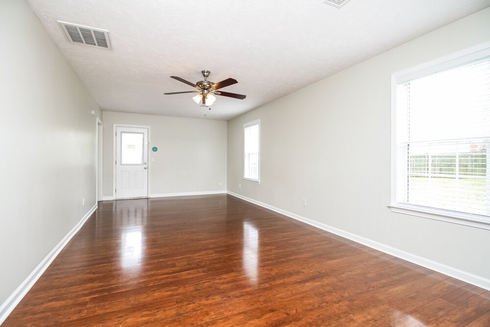 Building Photo - 615 Zellwood Dr