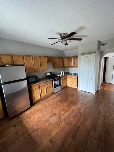 Kitchen - 1740 N Spaulding Ave