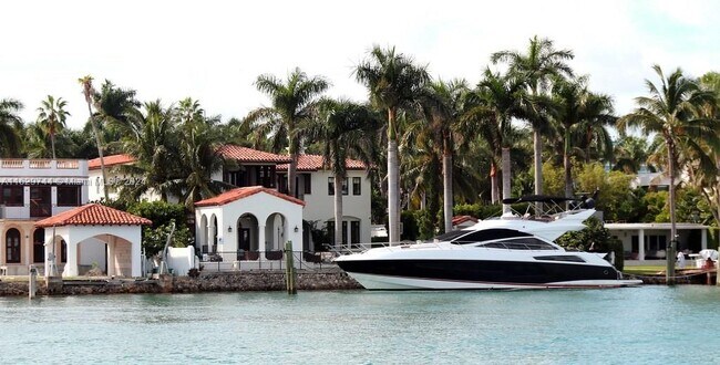 Building Photo - 5151 Collins Ave