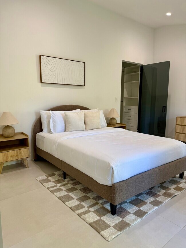 Building Photo - 201 Bedford Dr