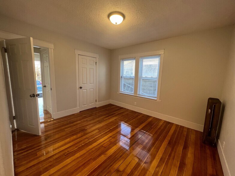 Building Photo - 10 Cady Ave