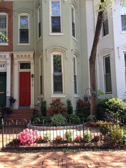 Primary Photo - 615 A St SE