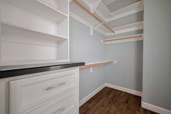Building Photo - 2106-Bidwel1 Drive