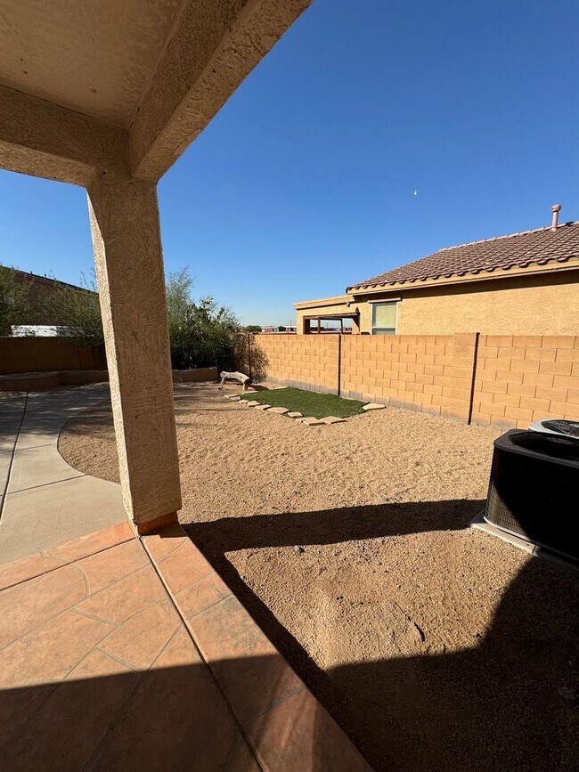 Building Photo - Large 4 bedroom house- Laveen