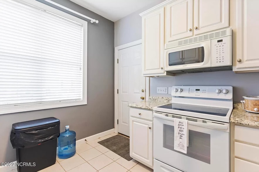 Building Photo - 5006 Carleton Dr