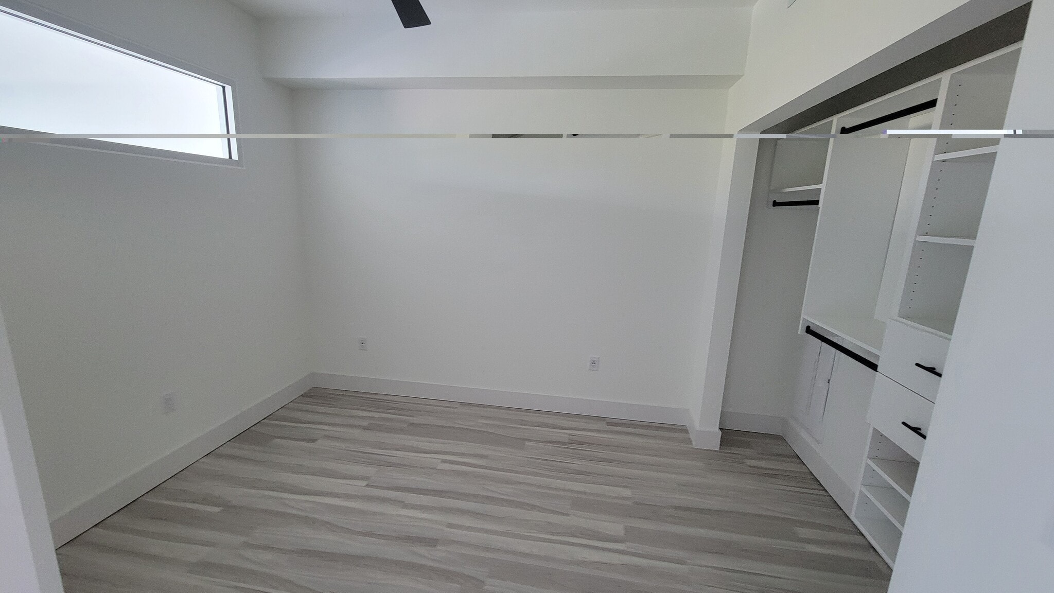 Building Photo - 2385 NE 187th St