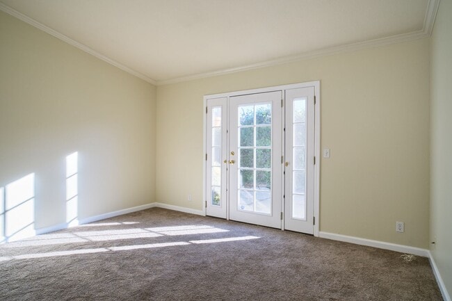 Building Photo - Lovely 3 Bedroom Home!