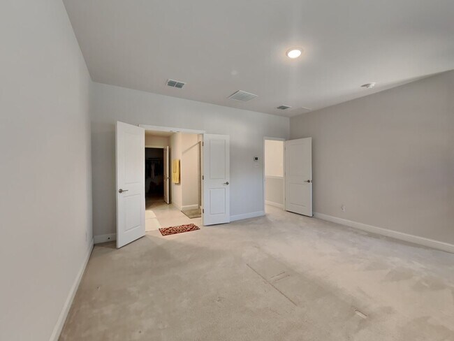 Building Photo - Your Dream 3-Story Home Awaits with $500 O...