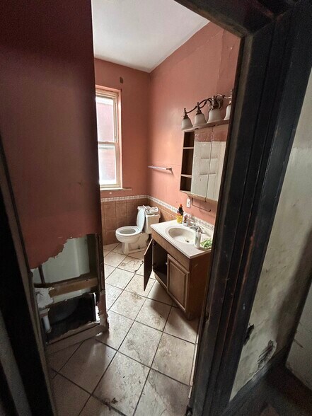 Building Photo - 1337 Walton Ave