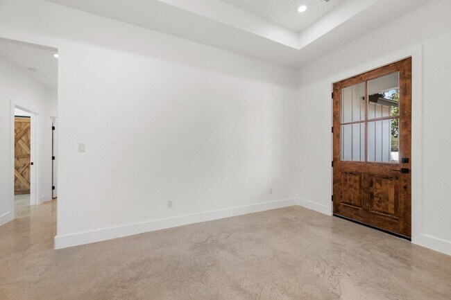 Building Photo - 830 Woodland Hills Dr