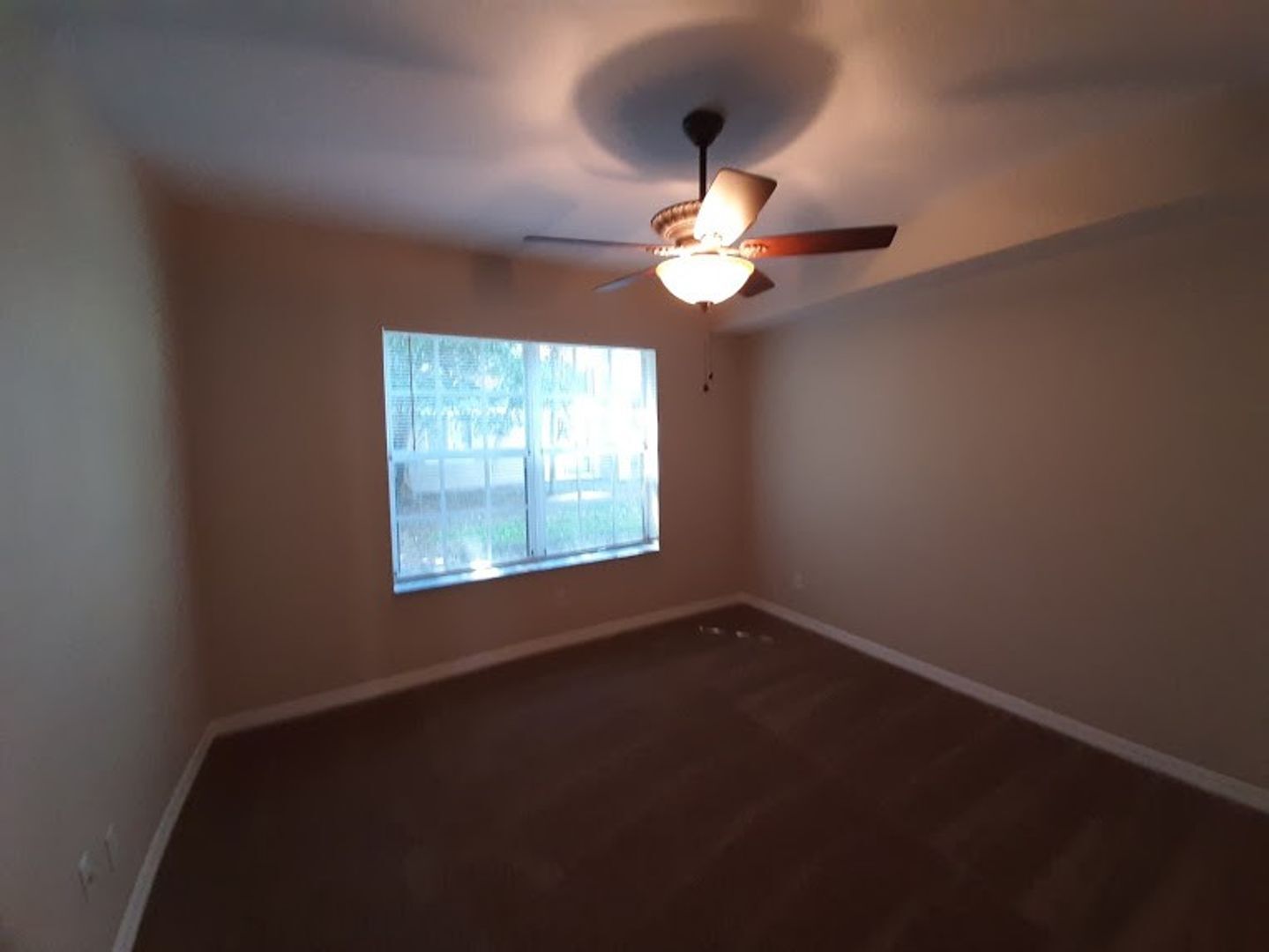 Building Photo - Coming early August 2/2  Ground floor  with newer carpeting