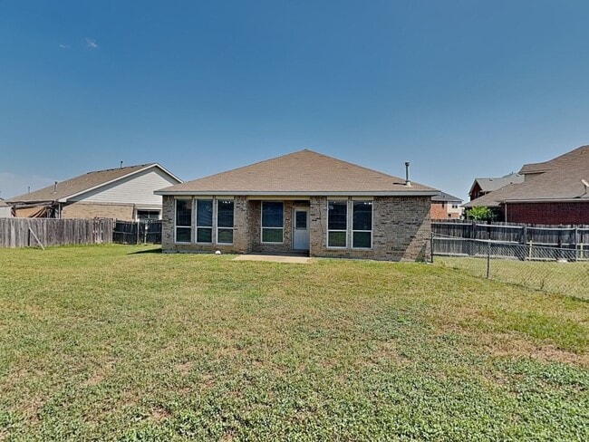 Building Photo - READY NOW! Captivating home on a cul-de-sa...