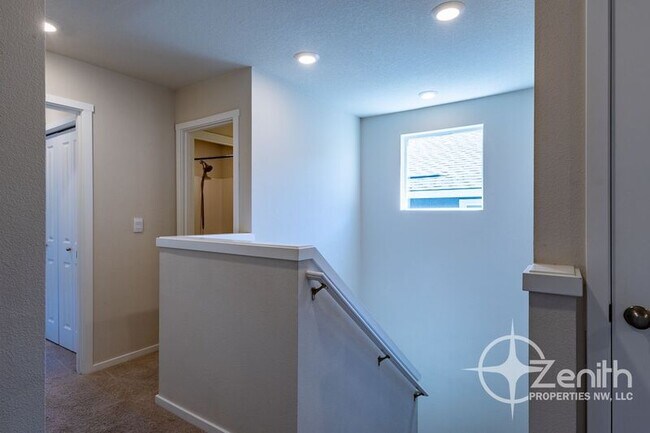 Building Photo - 215 N Layla Pl