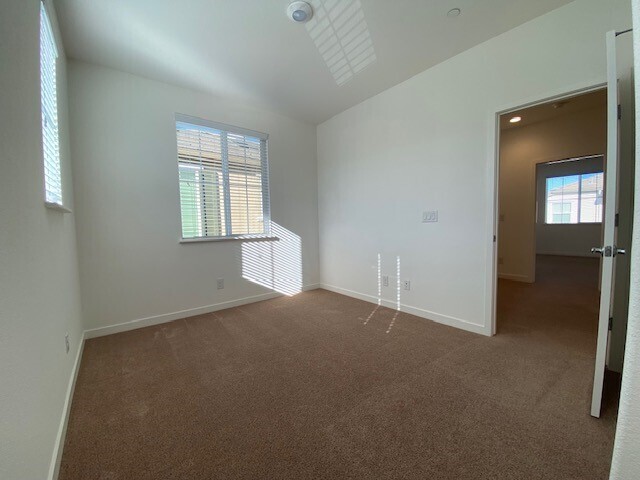 Building Photo - Beautiful New Home For Rent in Roseville!