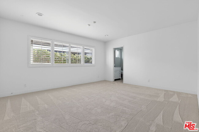 Building Photo - 4186 Regal Oak Dr