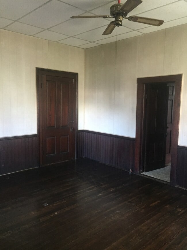 Building Photo - Affordable 3/2 on corner lot