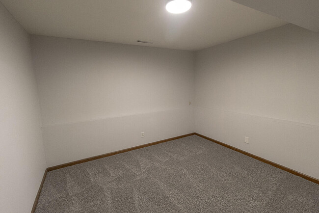 Building Photo - 4467 Santa Anna Dr