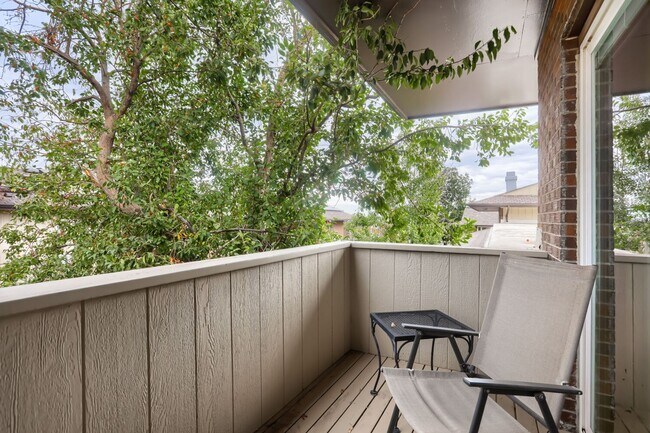 Building Photo - 1530 Greenbriar Blvd