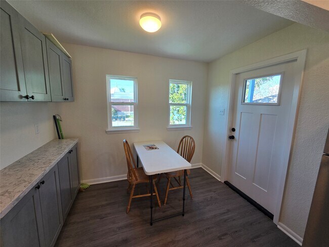 Building Photo - 914 Avenue K