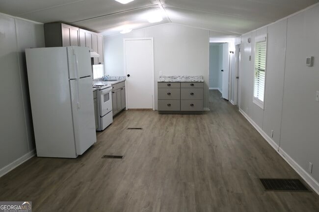 Building Photo - 42 Bartley Rd