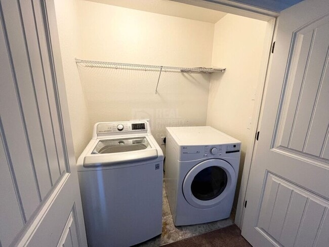 Building Photo - 5873 N Geneva St