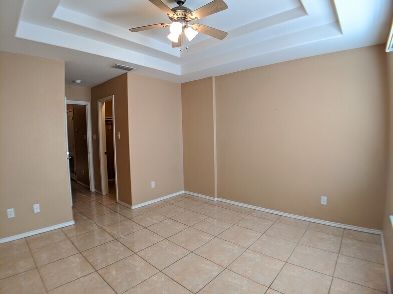 Building Photo - 808 W Arroyo Park Ln