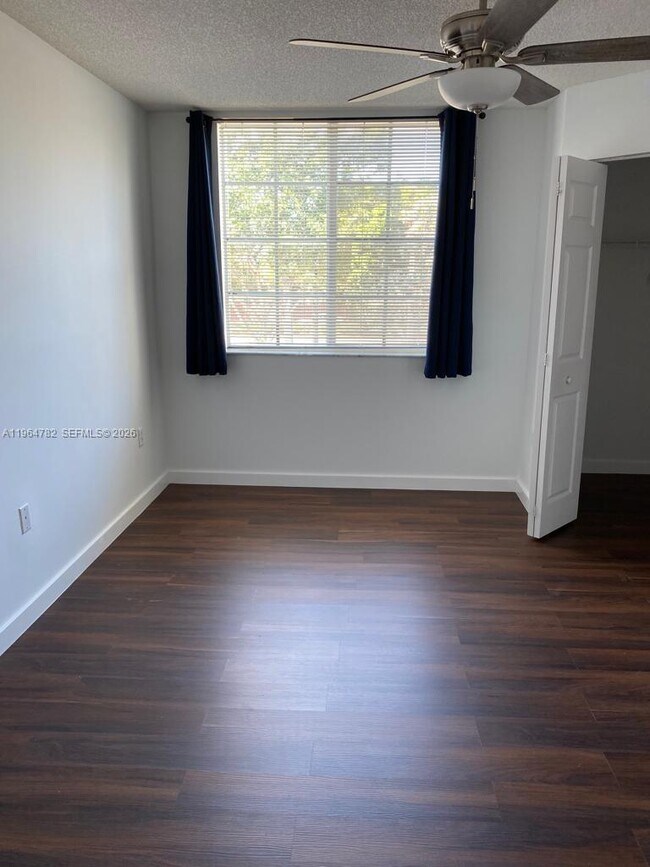 Building Photo - 631 SW 111th Ln