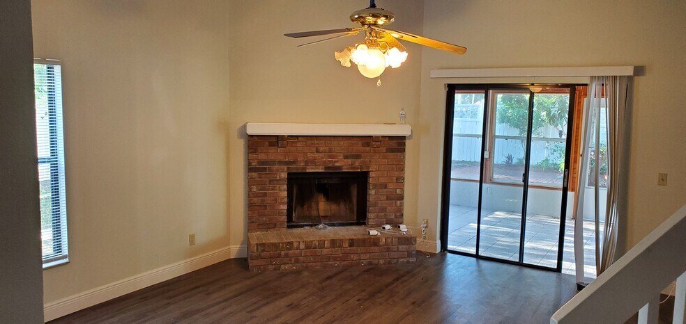 Building Photo - 3317 Hillmont Cir