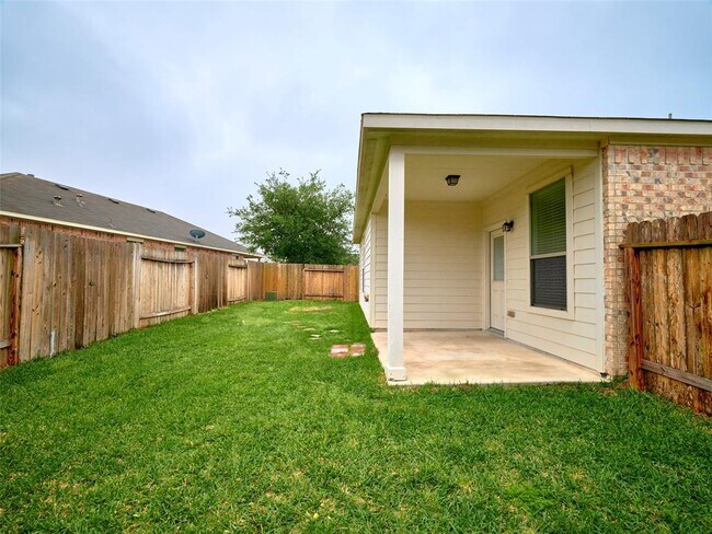 Building Photo - 1426 S Maple Dr