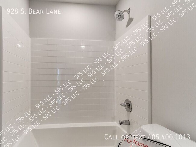 Building Photo - 928 S Bear Ln