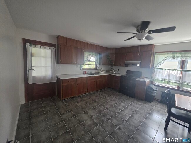 Building Photo - 26 Cumley St