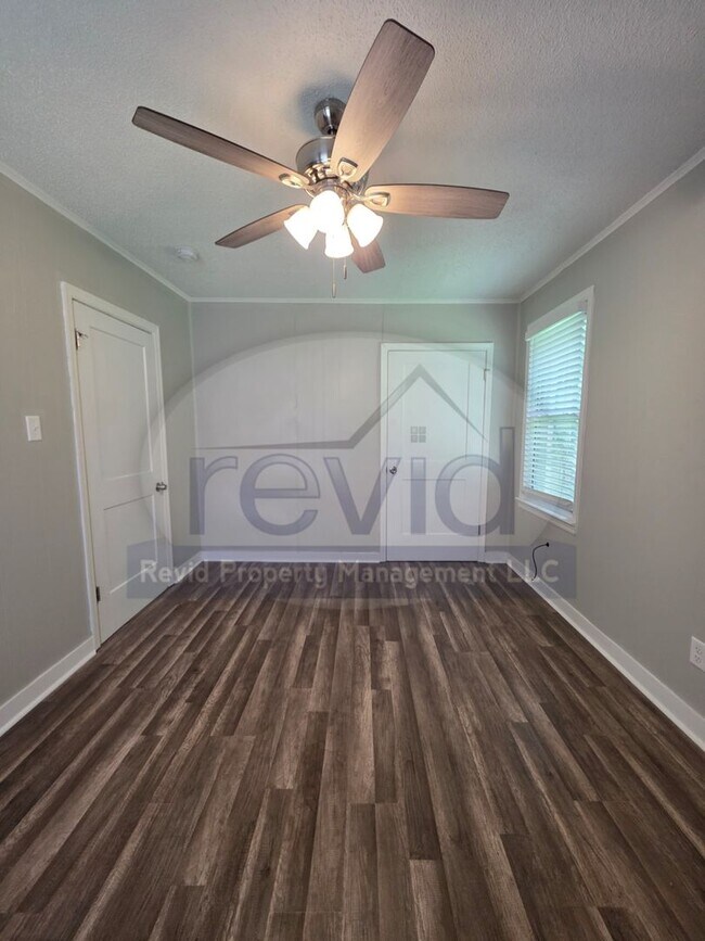 Building Photo - 3523 Barwood Cir