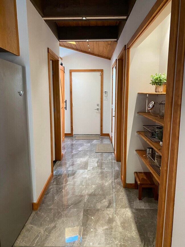 Building Photo - 141 Hunters Trce