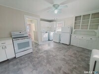 Building Photo - 156 River Rd Ext