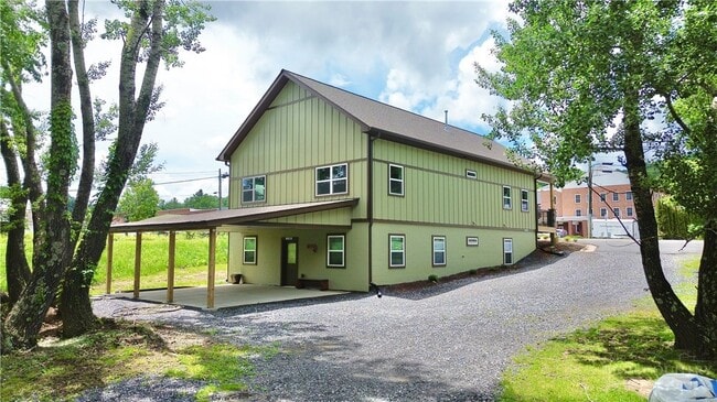 Building Photo - 300 N Jefferson Ave