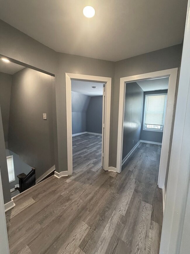 Building Photo - 3 Bedroom 1.5 bath bungalow near downtown