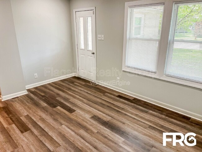 Building Photo - 435 Frank St