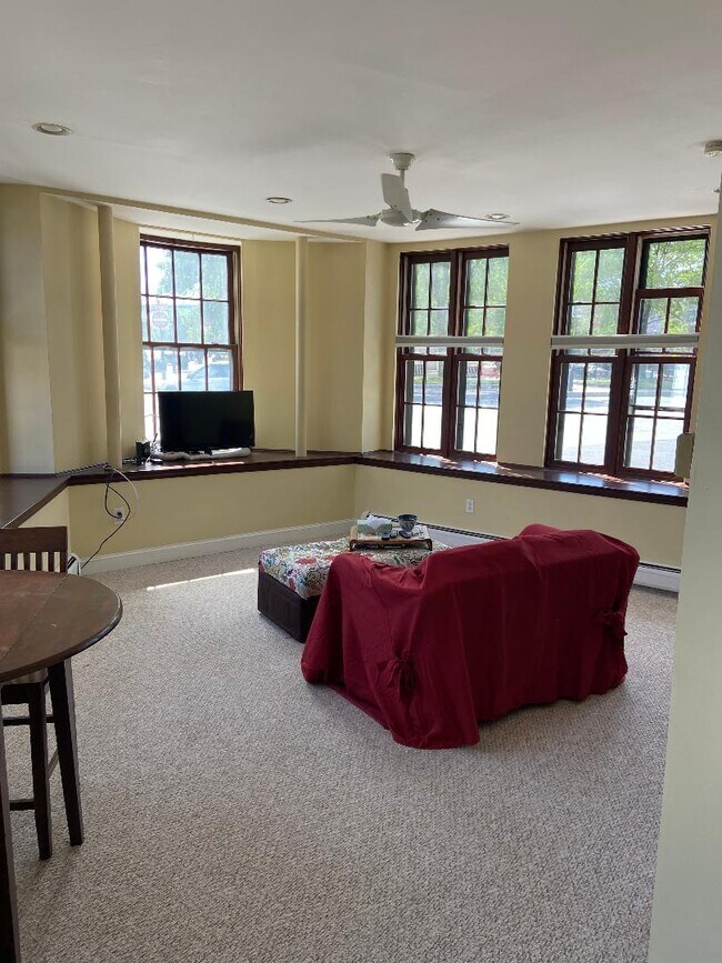 Building Photo - 157 Winnisimmet St