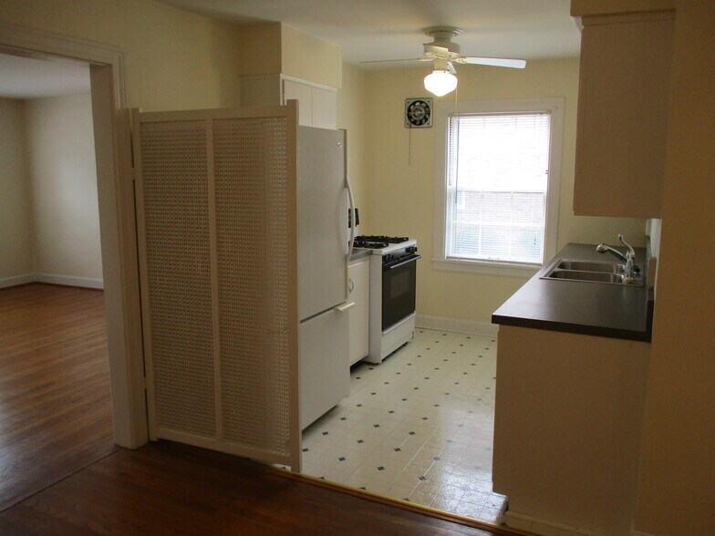 Building Photo - 2721 Brownsboro Rd