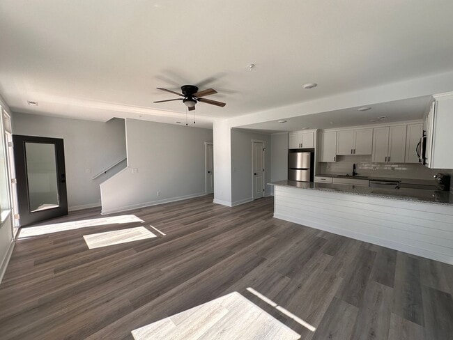 Building Photo - Spacious Two-Bedroom Condo off Masonboro Loop