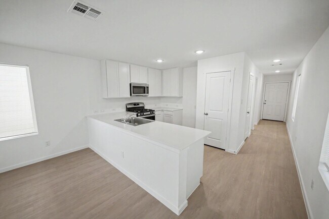 Building Photo - Gorgeous Open-Concept Home Near Randolph AFB - Realtor Commission: $500