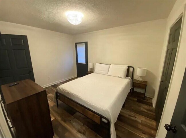 Building Photo - 683 Grant St