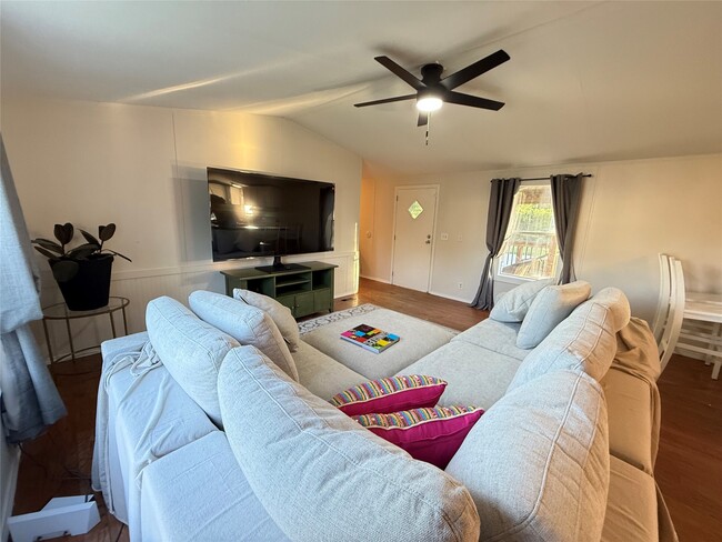 Building Photo - 3074 S Farm to Market 1486