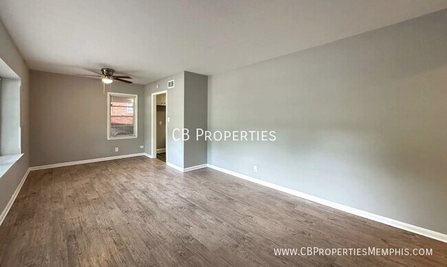 Building Photo - Move In Promos to choose from!