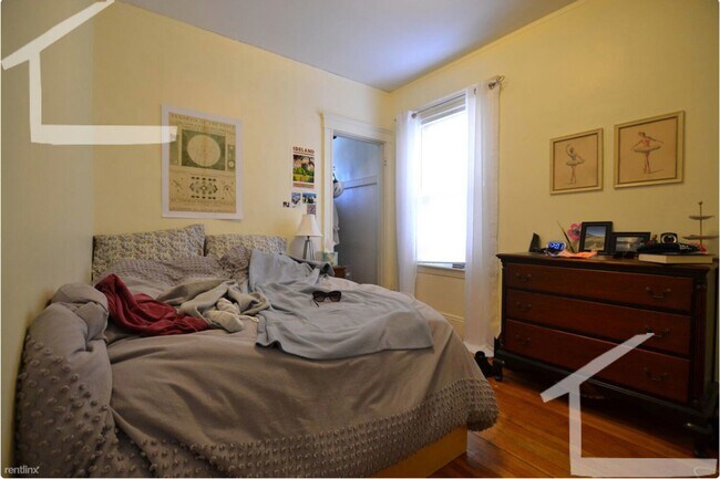 Building Photo - Sunny Allston 3-Bed/1-Bath for 9/1