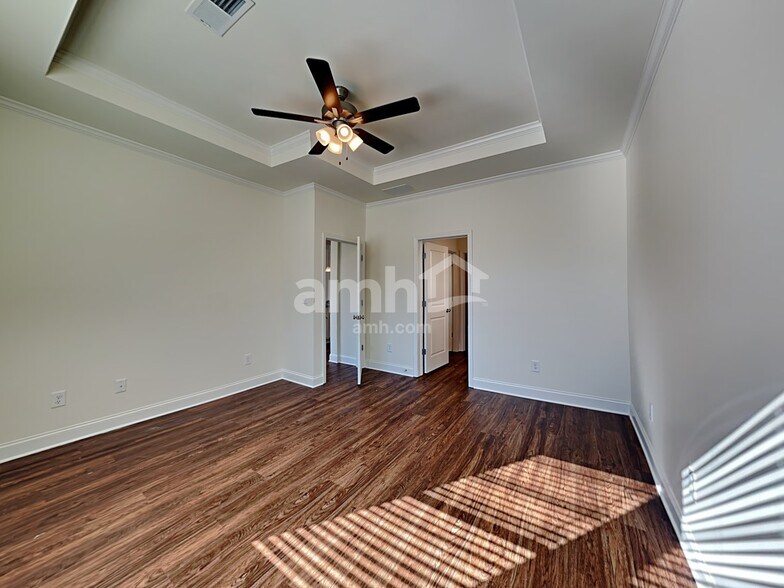 Building Photo - 534 Slew Dr
