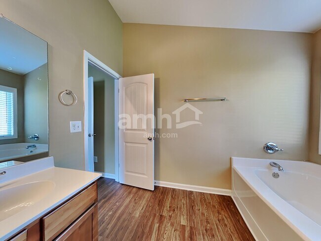 Building Photo - 5655 Livingston Ct